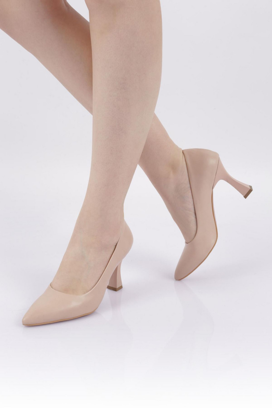 DGN 0620-22Y Pointy Toe Decollete Long Heeled Shoes