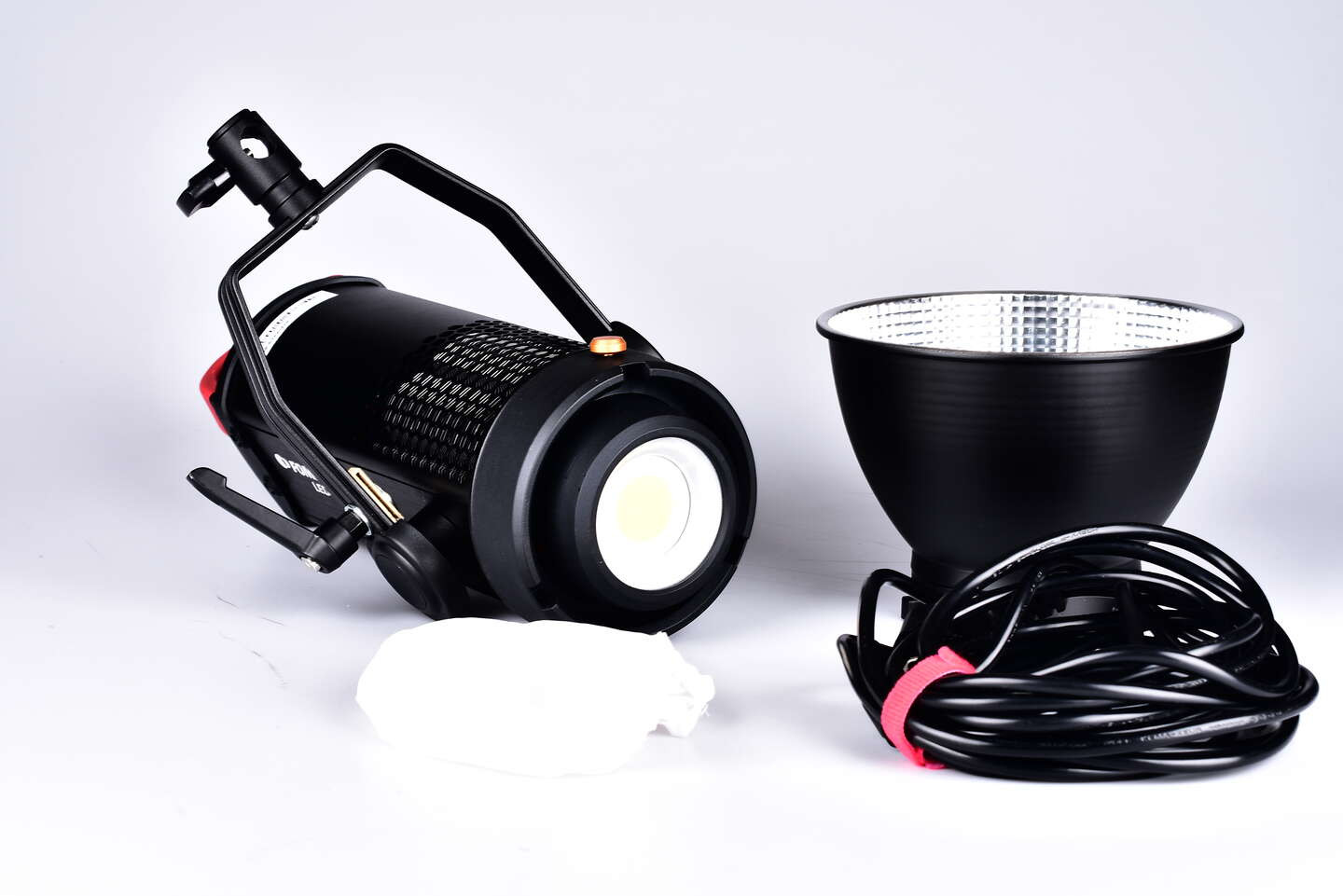 Fomei LED 200B bazar