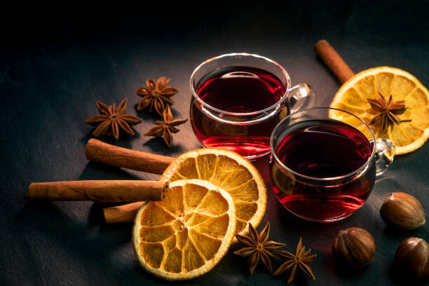 Andreas Modess Fotografie Two glasses of mulled wine with, Andreas Modess, 40 × 26.7 cm