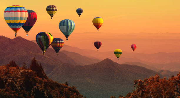 AppleZoomZoom Fotografie Hot air balloon above high mountain at sunset, AppleZoomZoom, 40 × 22.2 cm