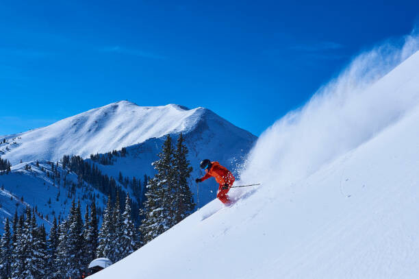 Jakob Helbig Fotografie Man skiing down steep snow covered, Jakob Helbig, 40 × 26.7 cm