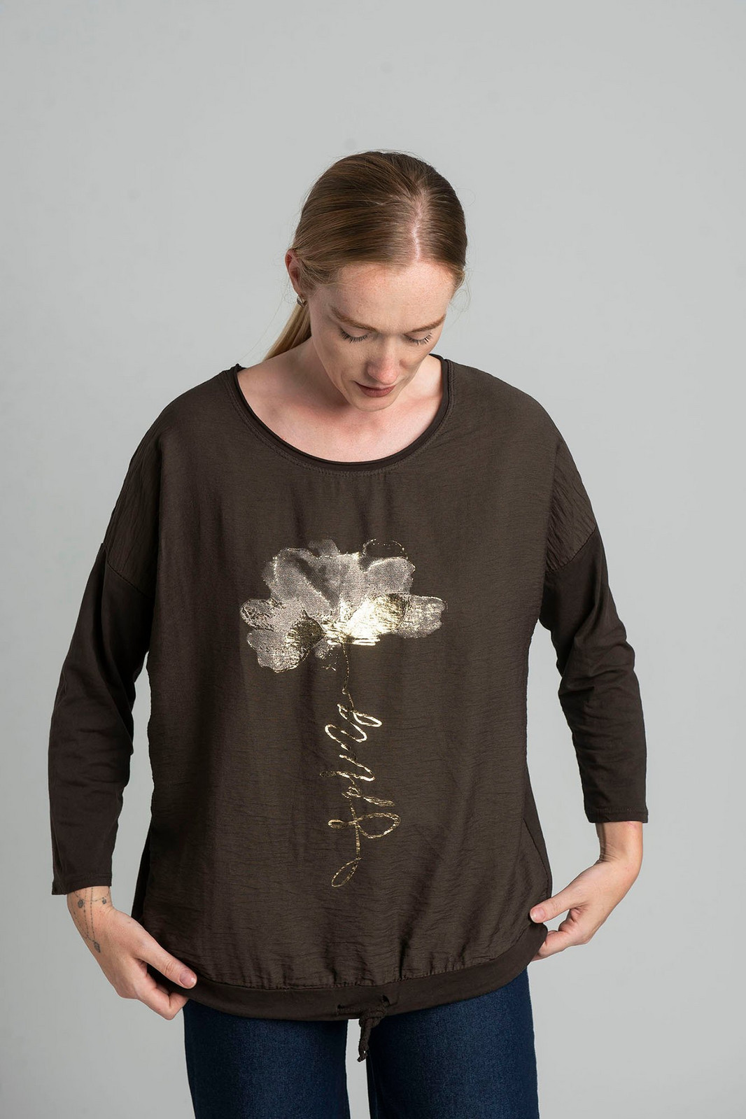 Brown blouse with a gold motif