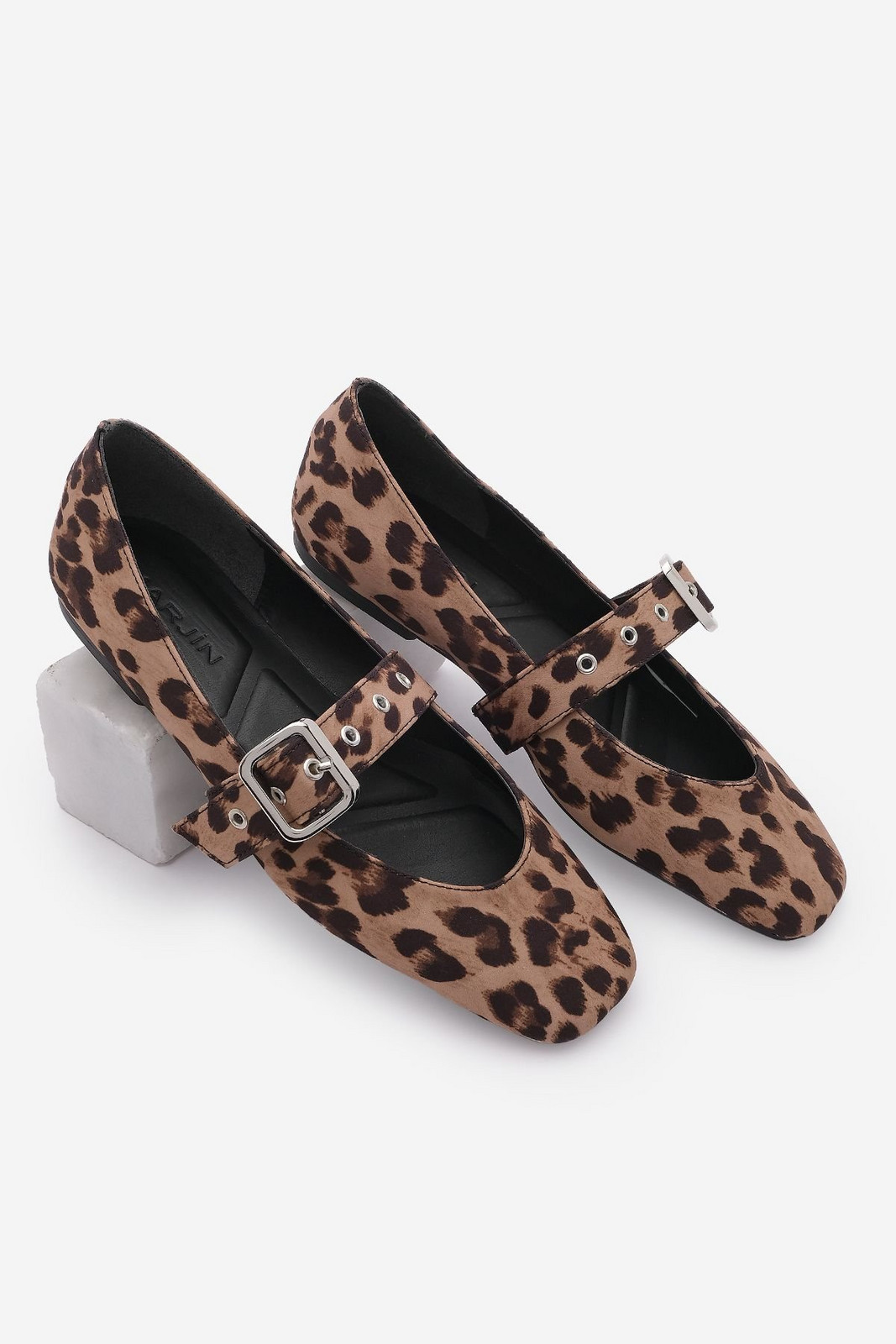 Marjin Women's Blunt Toe Buckle Banded Casual Flats Rives Leopard