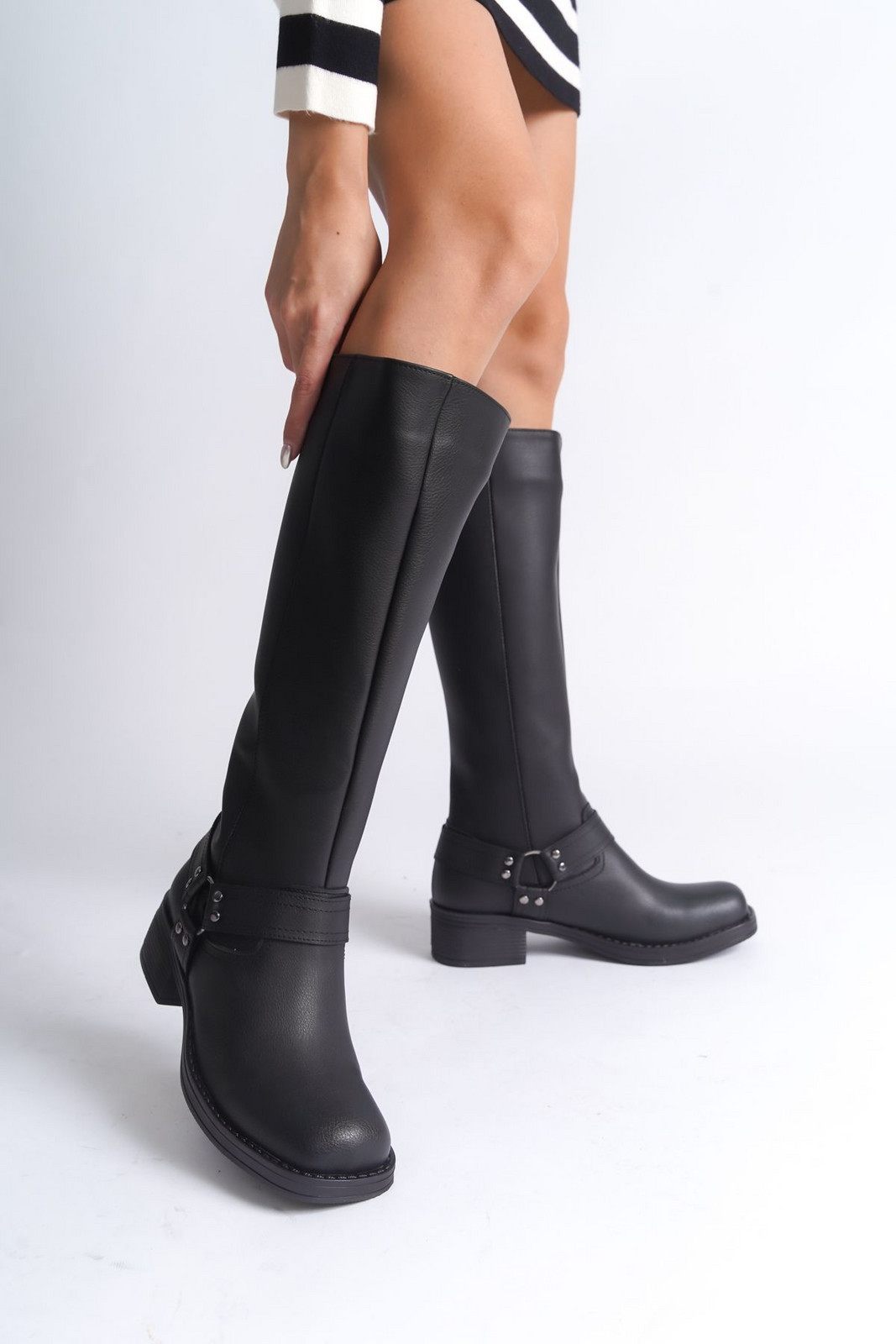 Capone Outfitters Biker Boots with Round Accessories