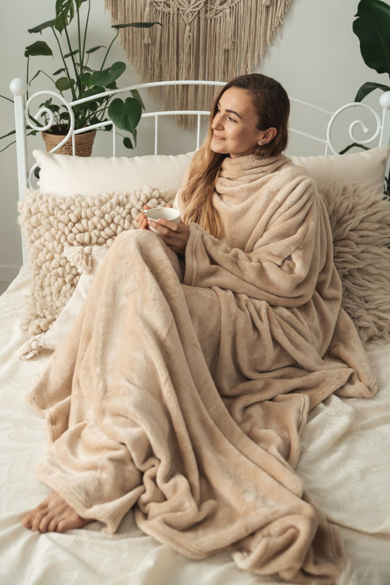 Matex Deka mikroplyšová s rukávy 150x210 cm - béžová