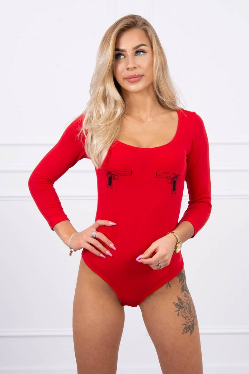 Tělová halenka s červeným potiskem pistolí