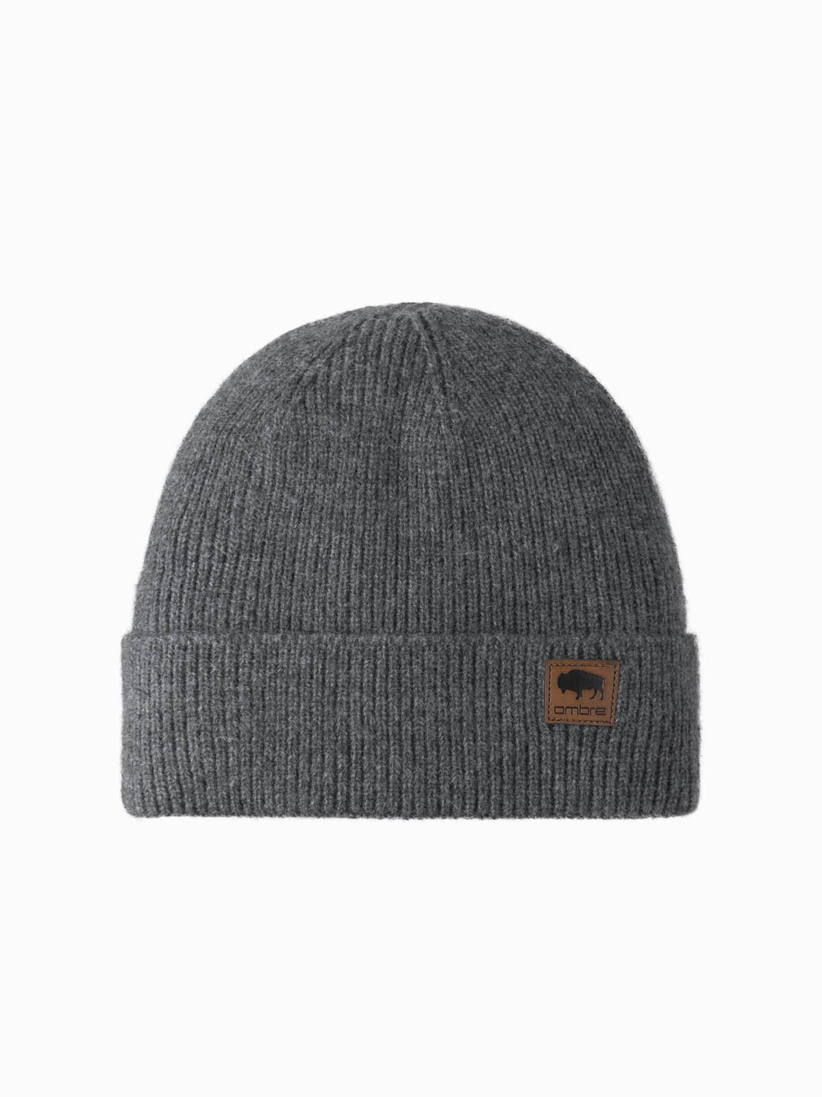 Ombre Men's knitted beanie cap with patch - grey melange