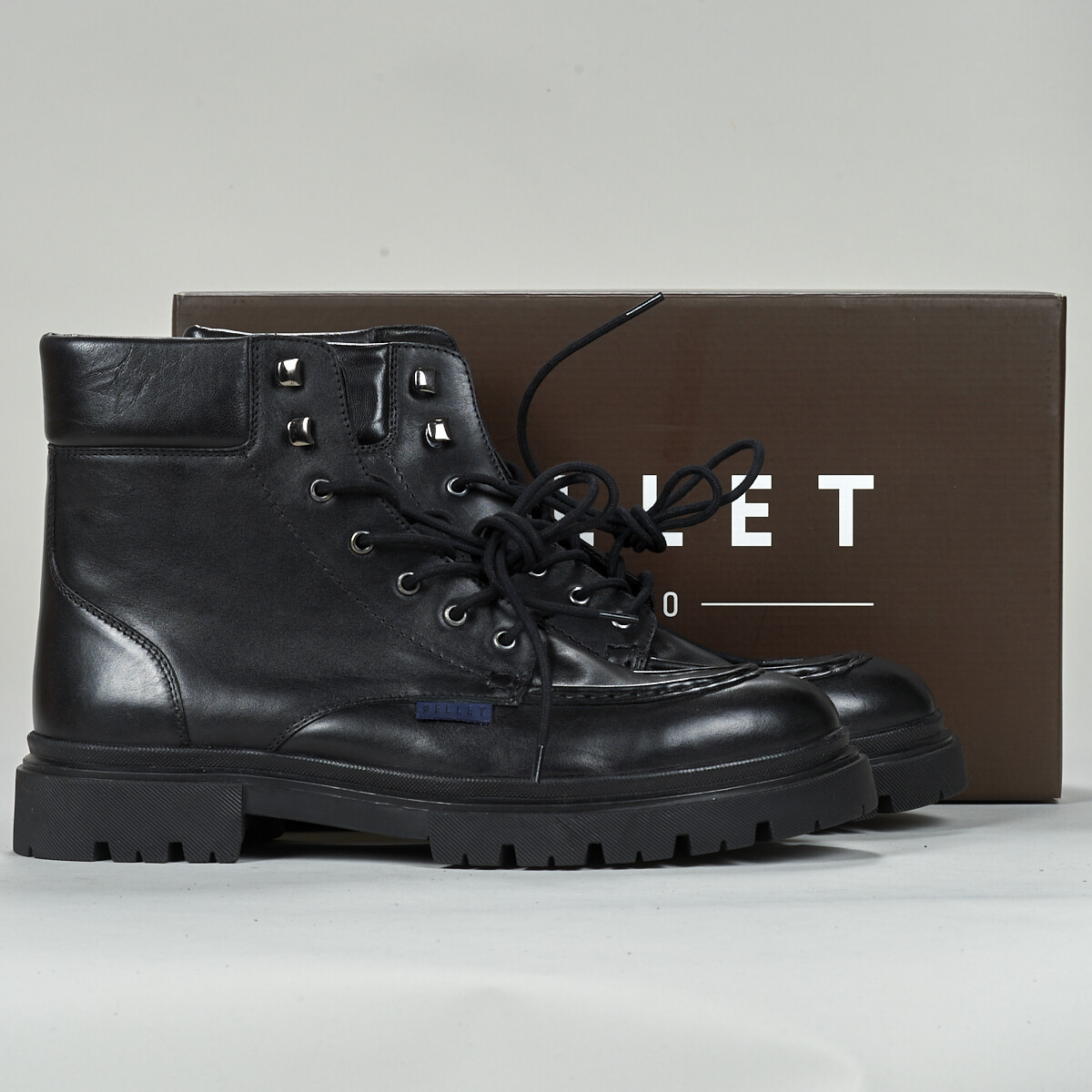 Pellet  HENRY  Černá