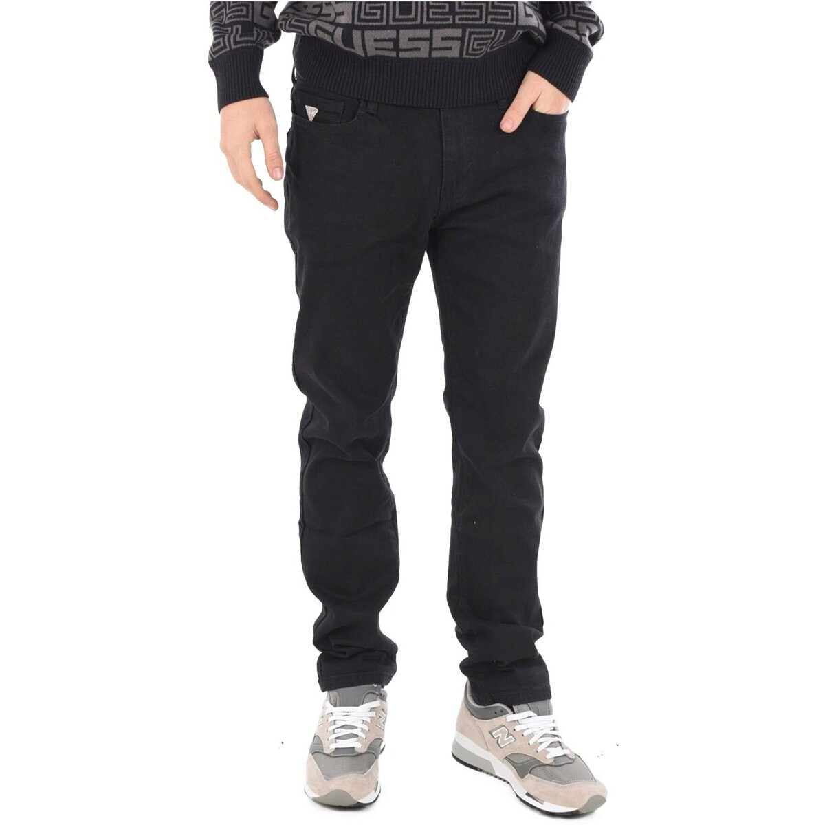 Guess  T3YJ17 D54P0  Černá