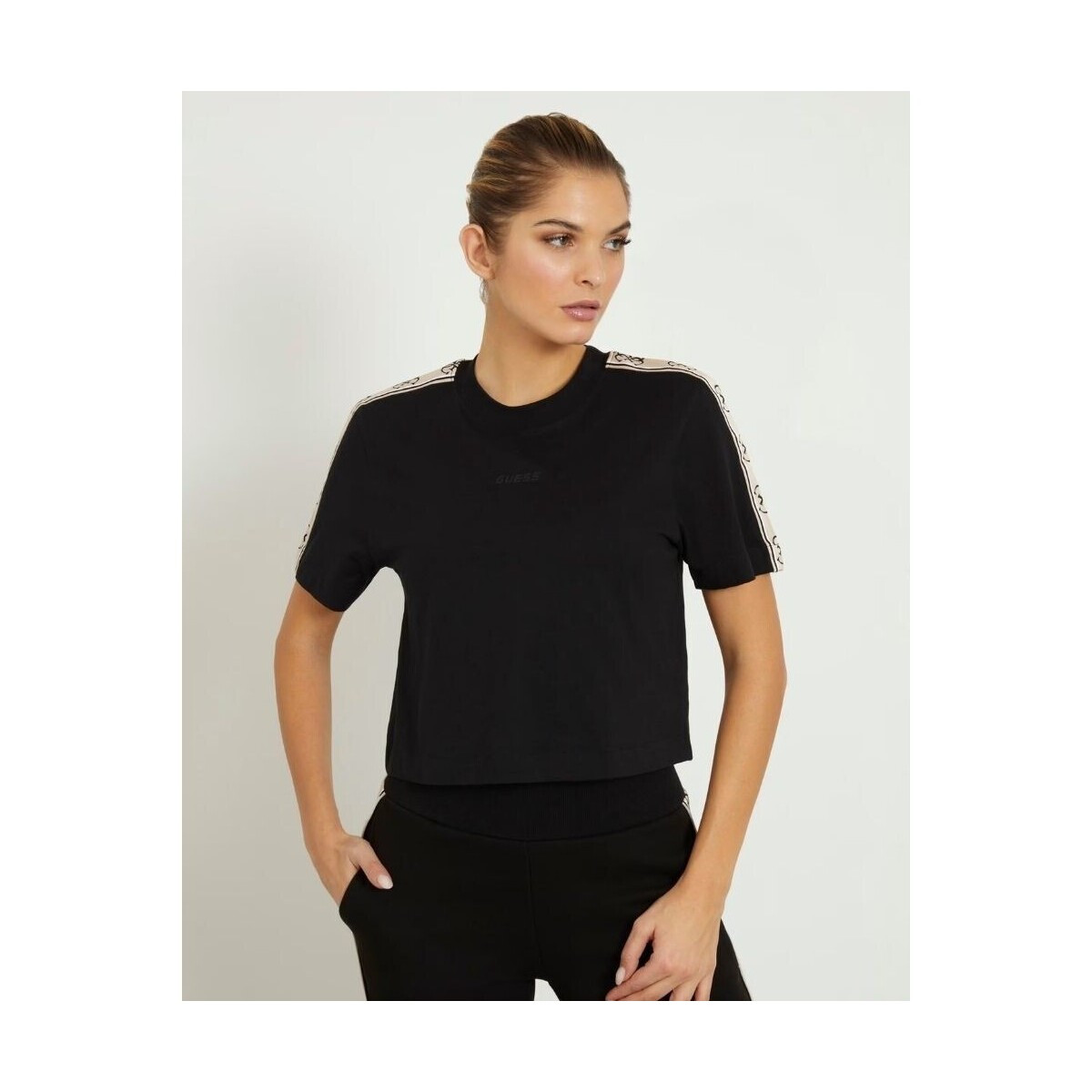 Guess  V3RI08 I3Z14  Černá