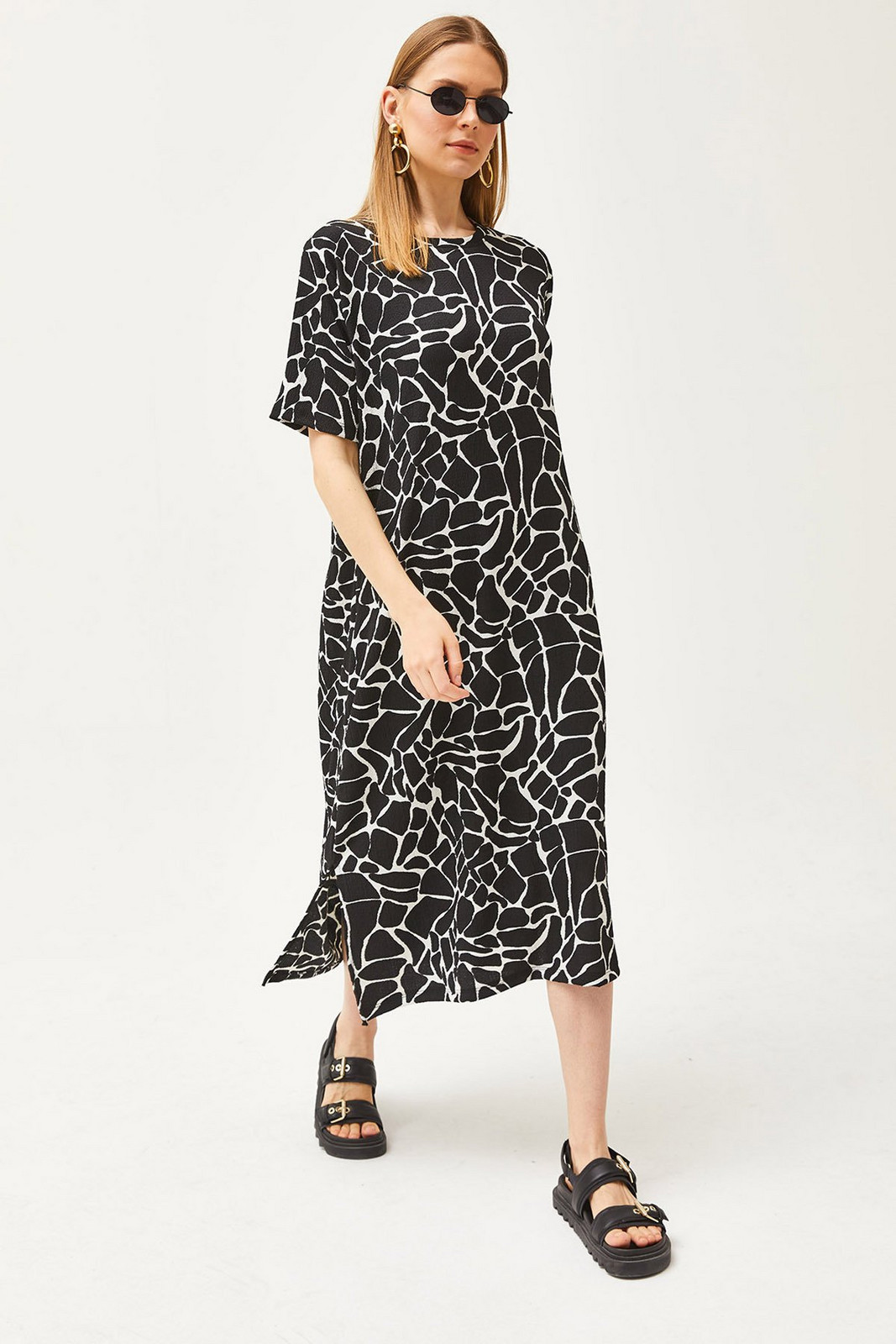 Olalook Crescent Stone Black Side Slit Oversize Dress