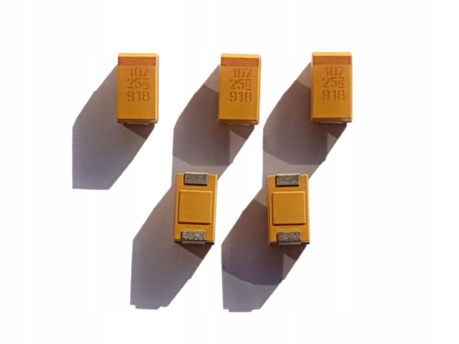 100uF 25V D kond. tantalový low esr 742mA 100kusů