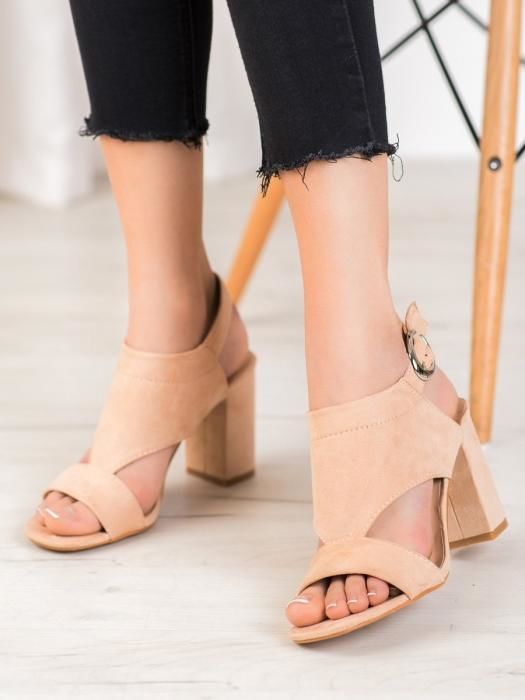 Jedinečné dámské hnědé  sandály na širokém podpatku