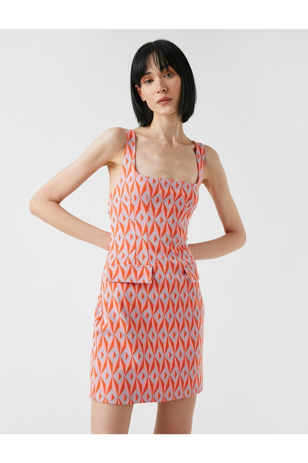 Mini šaty se vzorovaným ramínkem do U se vzorovaným ramínkem Koton