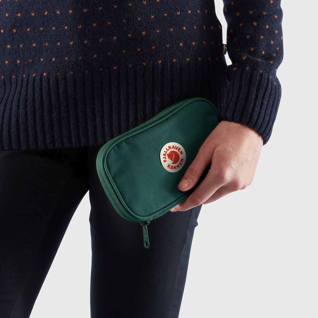 FJÄLLRÄVEN Kånken Travel Wallet, Arctic Green (vzorek)