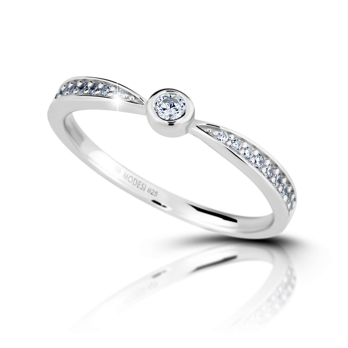 Modesi Stříbrný zásnubní prsten s kubickými zirkony M01112 50 mm