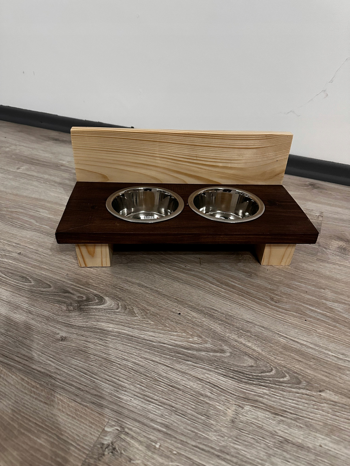 Dřevěný stojan na Misky pro psa kočku Dřevěný bufet 2x 0,9l
