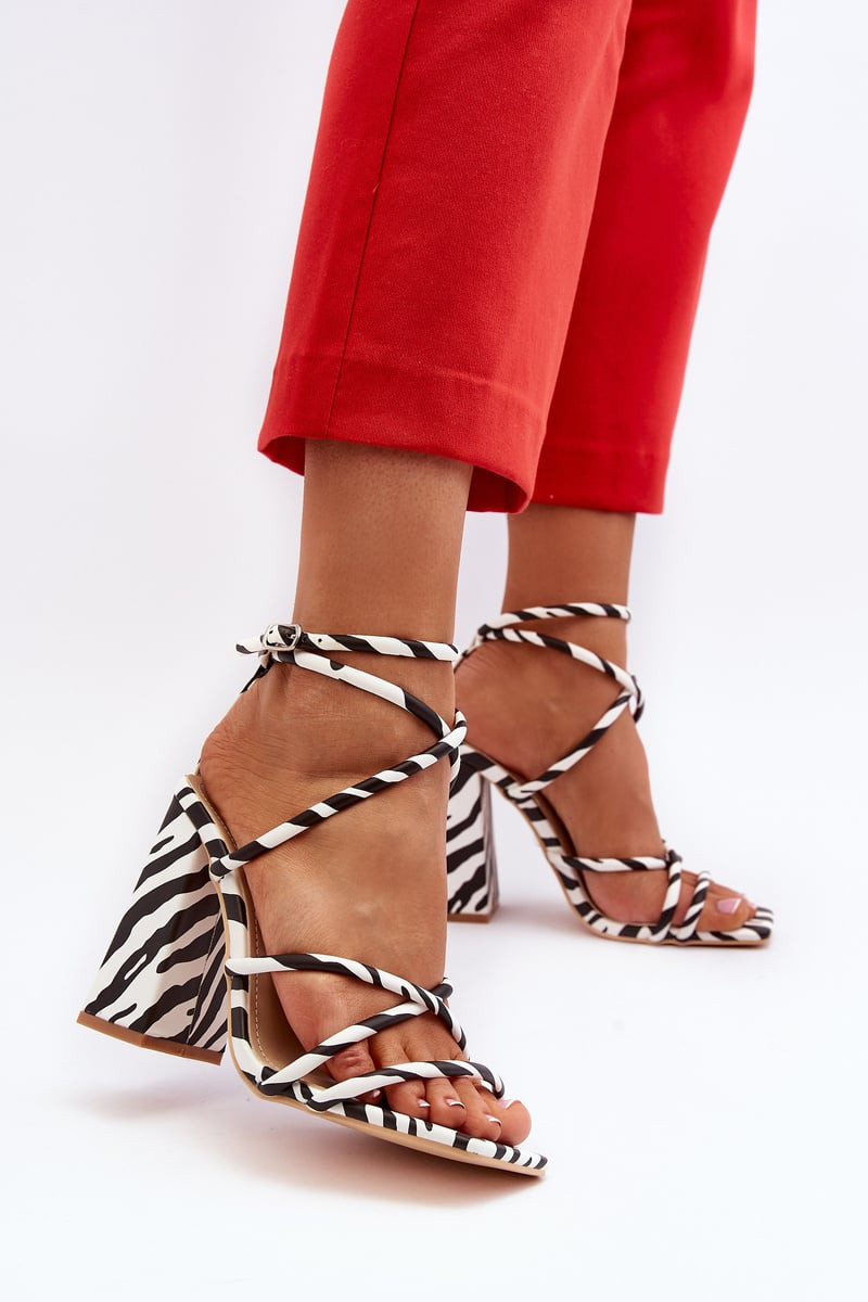 FG2 Moderní sandály na podpatku černo-bílé Josette