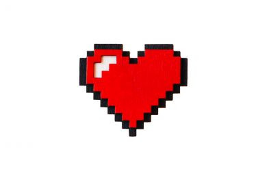 Dřevěná brož Pixelové Srdce rudé