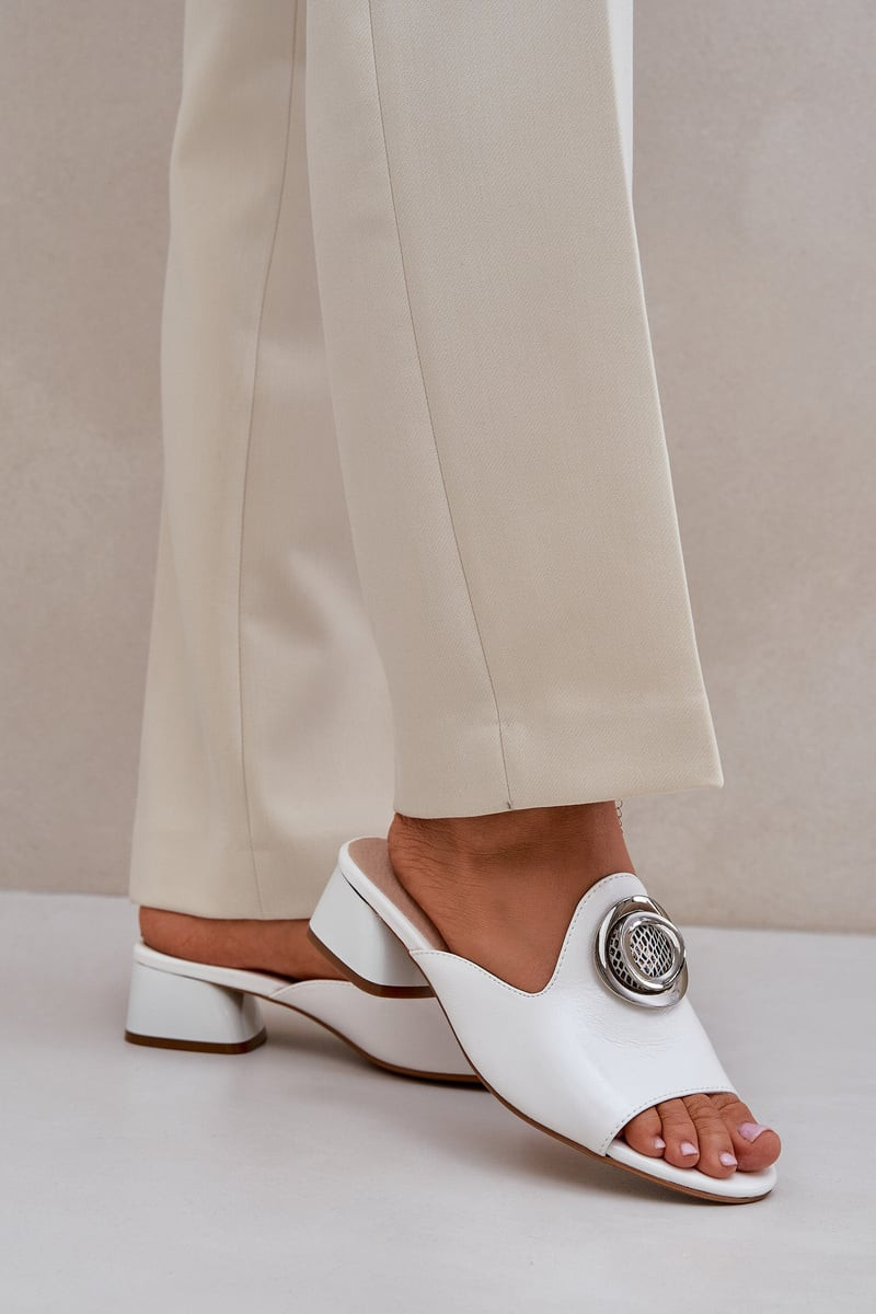 PE2 Elegantní Dámské Pantofle Na Nízkém Podpatku S Ozdobou Bílé Feledis