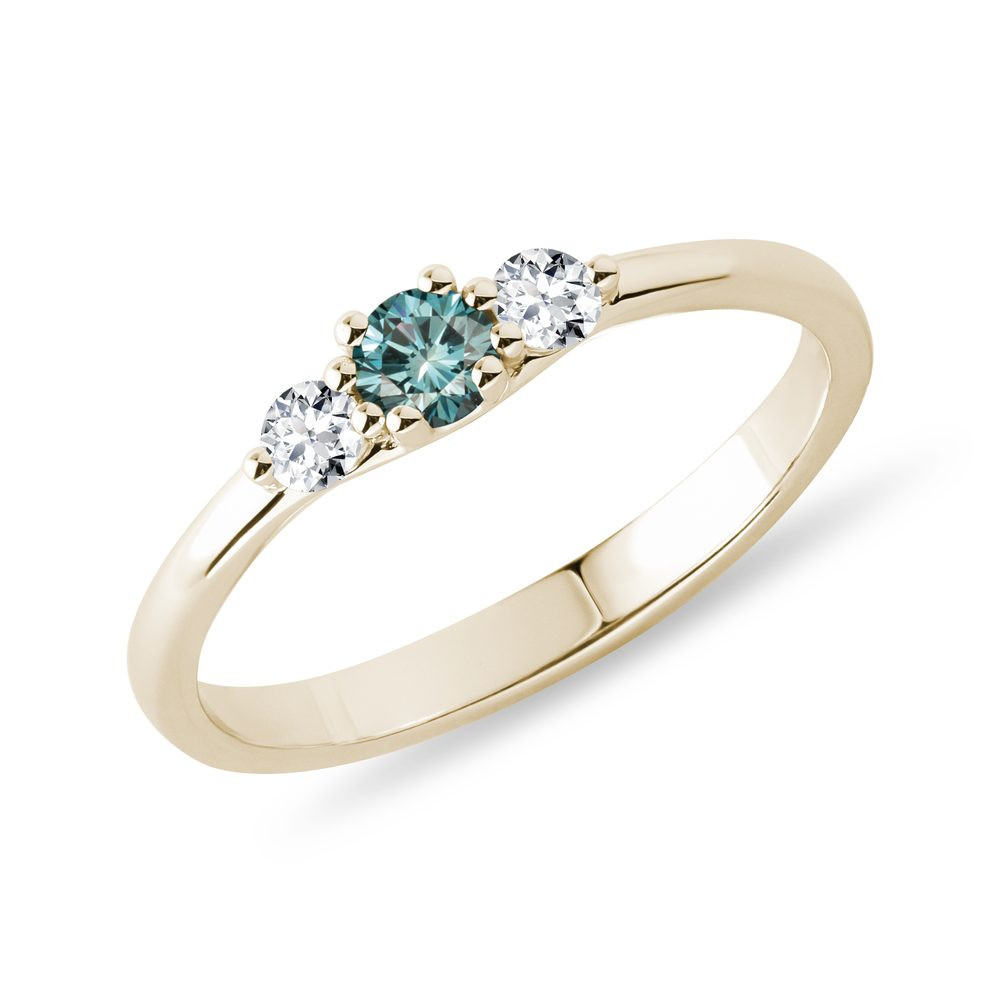 Briliantový prsten triáda s modrým diamantem ve žlutém zlatě KLENOTA