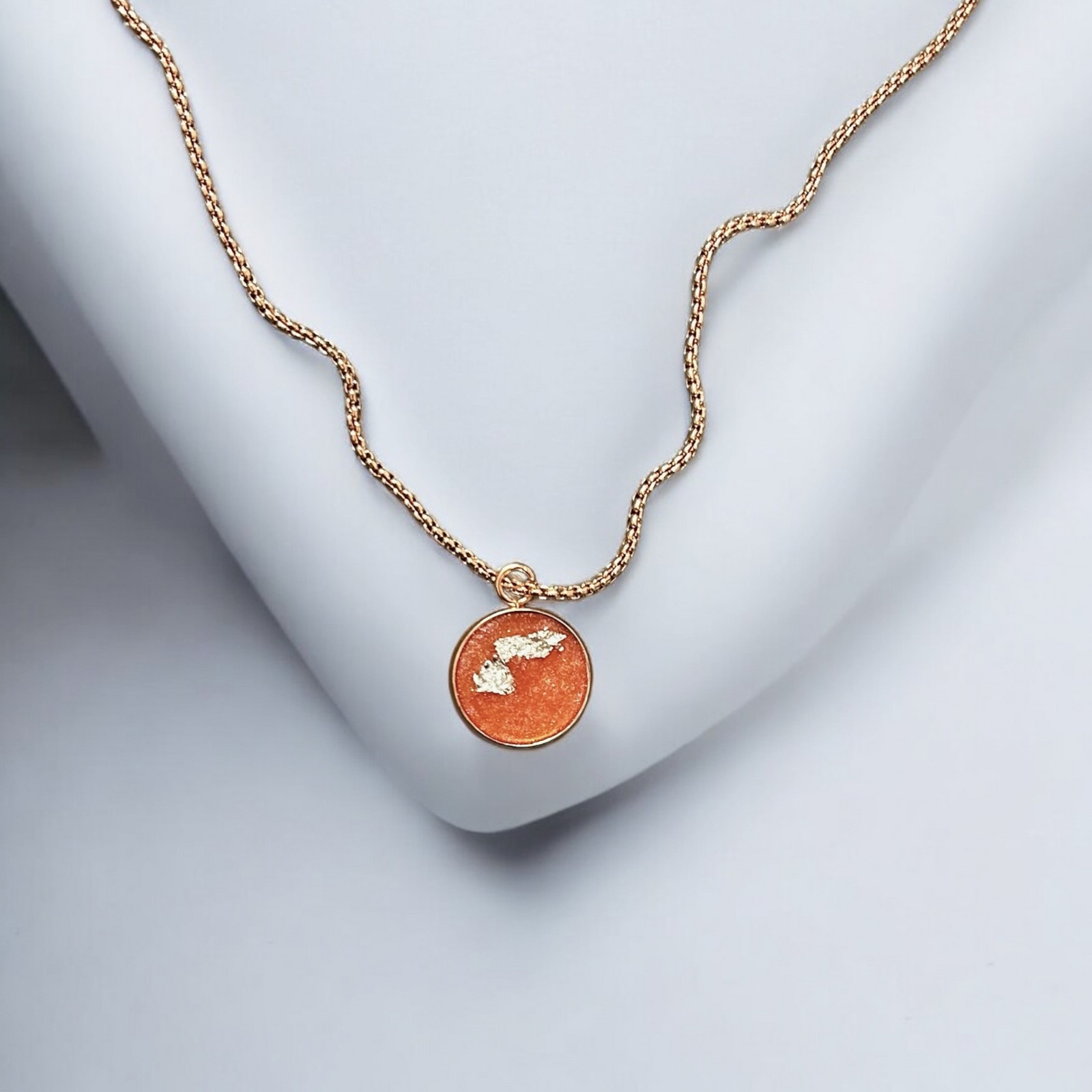 Puaree | řetízek | chirurgická ocel | rosegold Vyberte si barvu medailonku: Růžová se stříbrným detailem