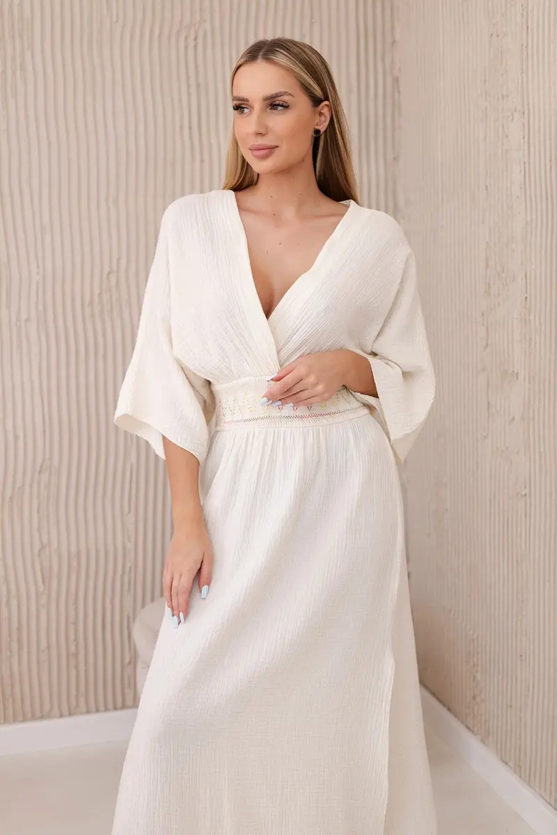 Kesi Włoski Mušelínové šaty s výšivkou v pase světle béžová