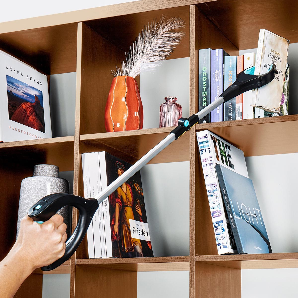 Die moderne Hausfrau Skládací podavač předmětů s magnetem a LED osvětlením