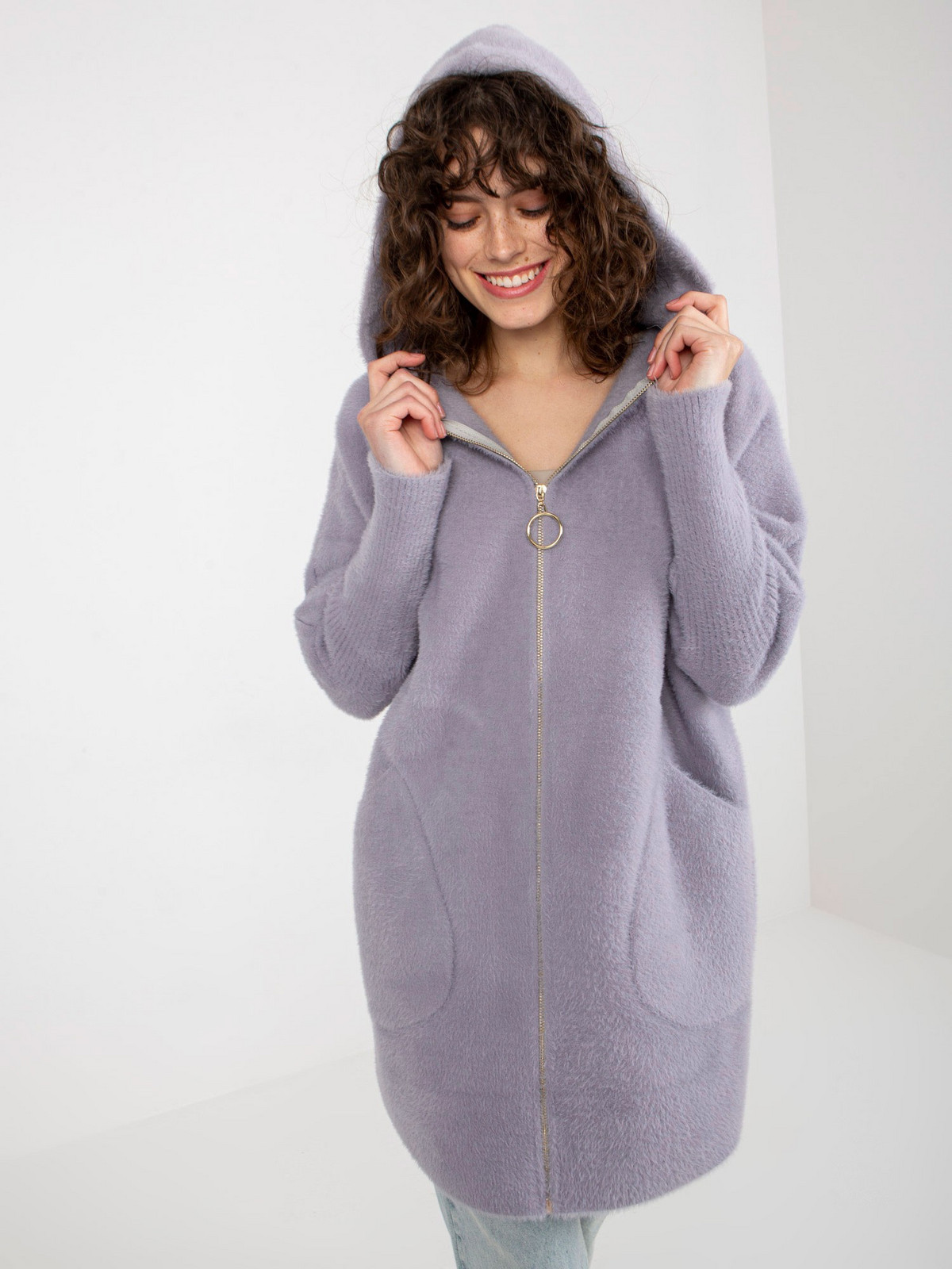 Světle fialový dámský kabát z alpaky s kapucí