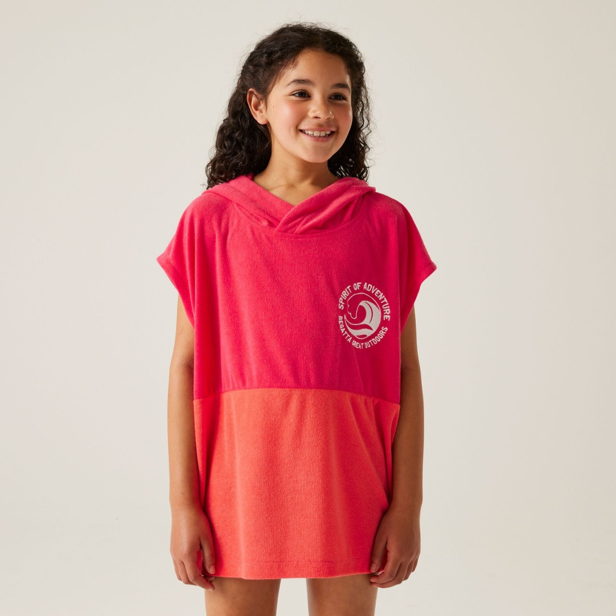 Dětské ručníkové pončo regatta towel robe ii růžová 9-13