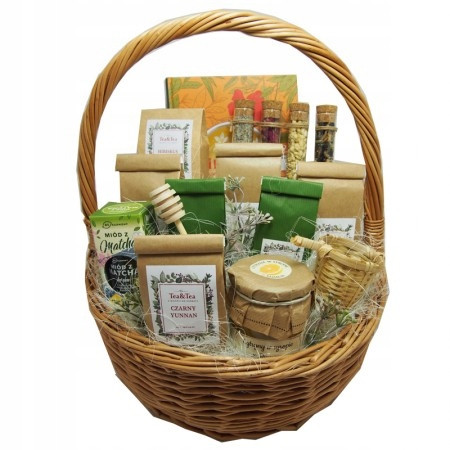 Dárkový koš s čajem a knihou. Čajový čaj