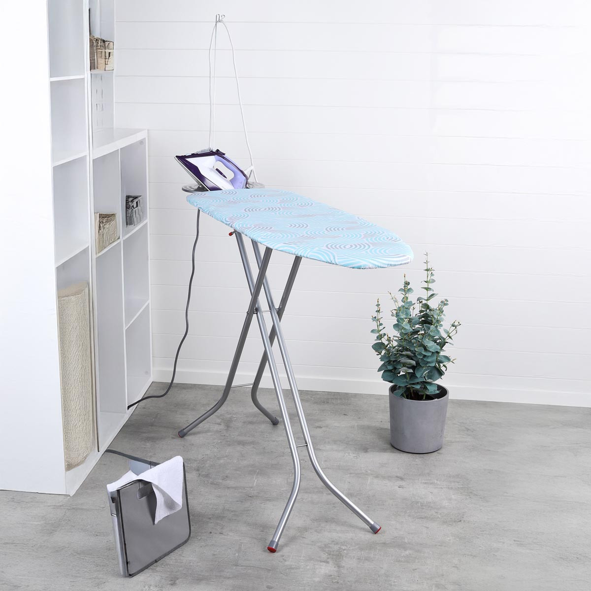 Haushalt international Žehlící prkno s elektrickou zásuvkou