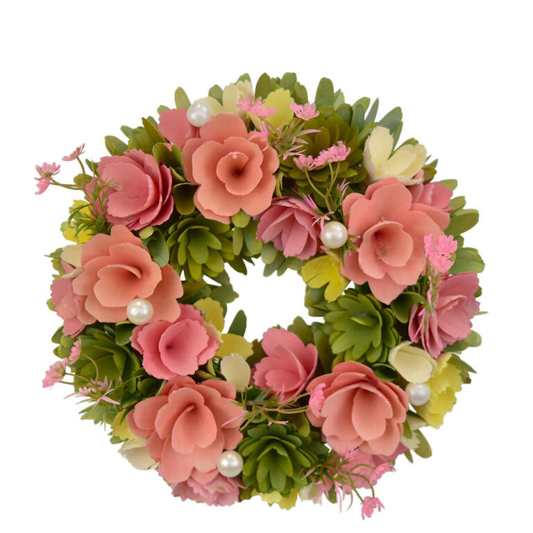 Věnec z dřevěných květů s perličkami 30 cm