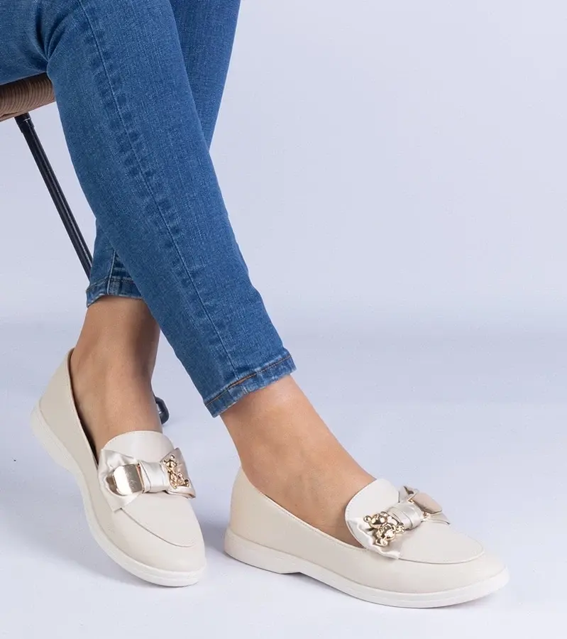 marka niezdefiniowana Beige loafers decorated with a bow and a gold teddy bear Nensi