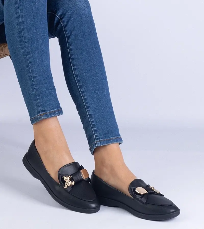 marka niezdefiniowana Black loafers decorated with a bow and a gold teddy bear Nensi