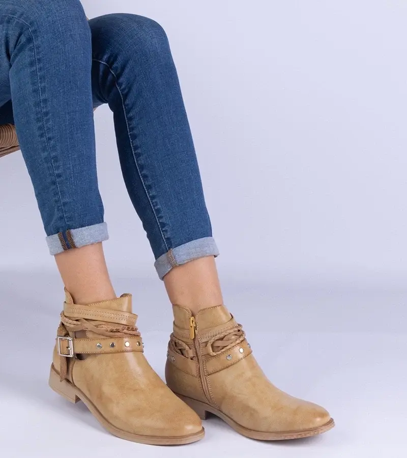 marka niezdefiniowana Brown flat ankle boots with a cutout and a buckle Savaner