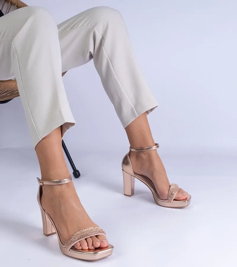 marka niezdefiniowana Champagne elegant sandals with a heel and rhinestones Beltusto
