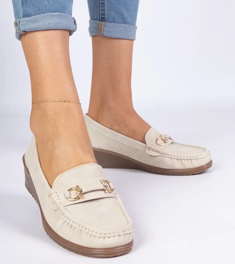marka niezdefiniowana Beige loafers with a wedge and matte finish Sambada