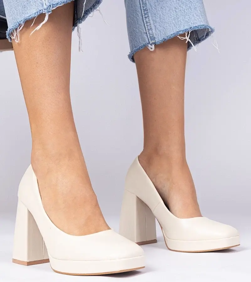 marka niezdefiniowana Beige square-toe pumps on a massive heel Irenois