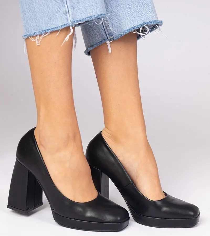 marka niezdefiniowana Black square-toe pumps on a massive heel Irenois