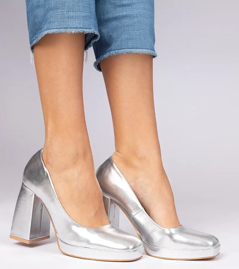 marka niezdefiniowana Silver square-toe pumps on a massive heel Irenois