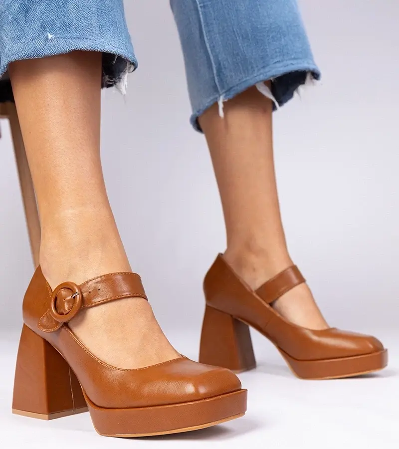 marka niezdefiniowana Brown square-toe pumps with a buckle Katherin