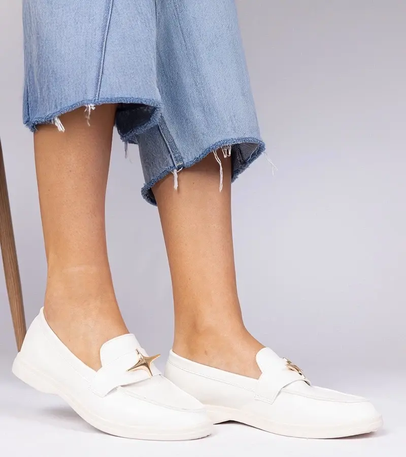 marka niezdefiniowana White women's moccasins with gold decoration Senna