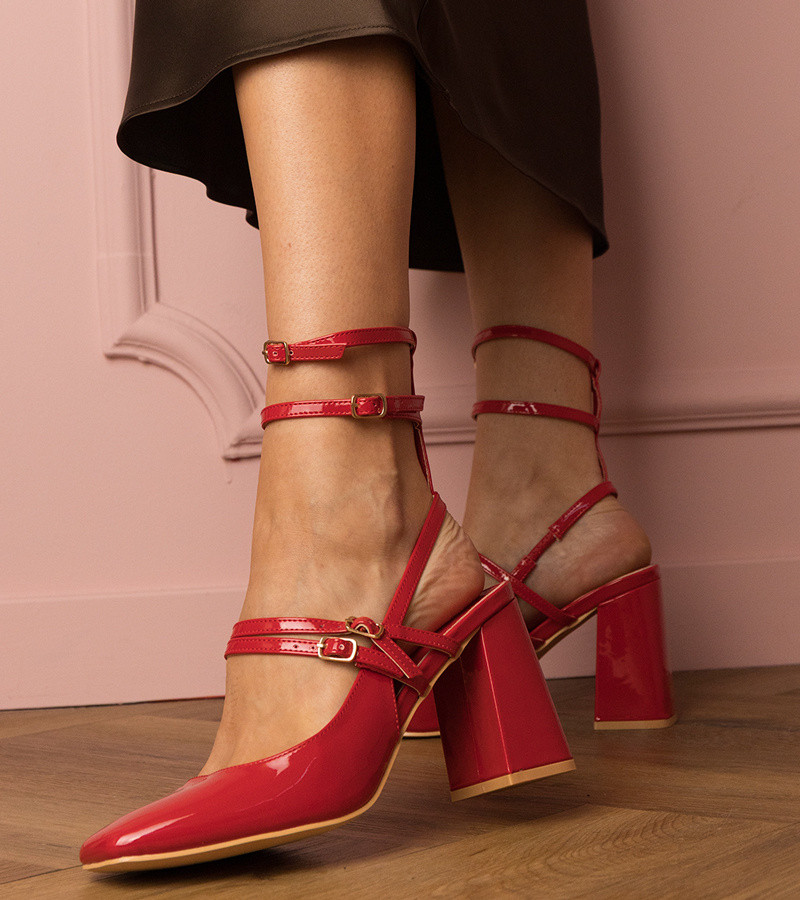 marka niezdefiniowana Red patent pumps on a block heel Ferida