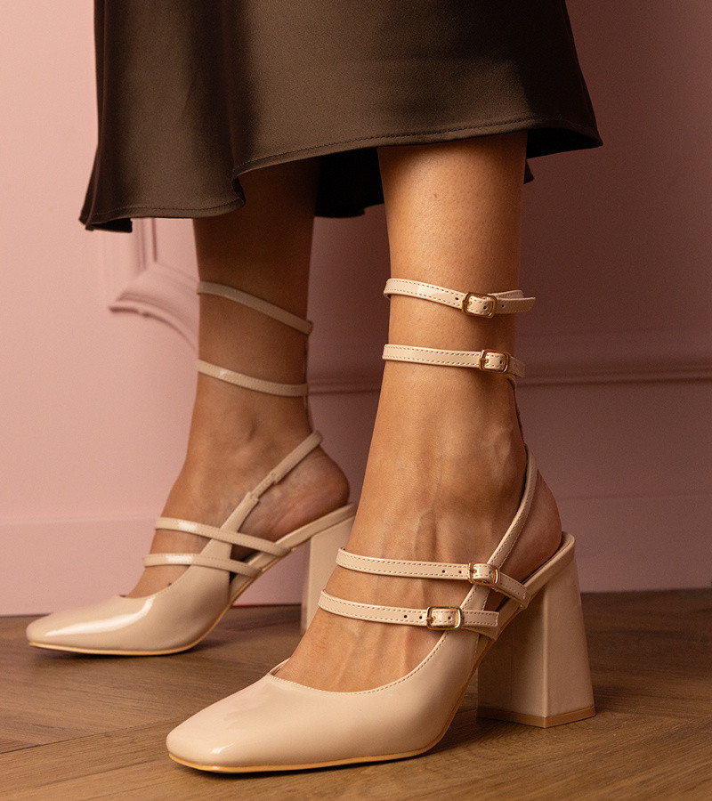 marka niezdefiniowana Beige patent pumps on a block heel Ferida