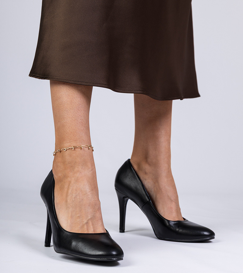 marka niezdefiniowana Black classic pumps on a heel Trutti