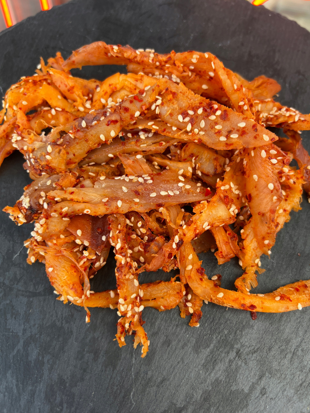 Kalmar sušený s chilli papričkami a sezamem 1 kg svačinka k pivu