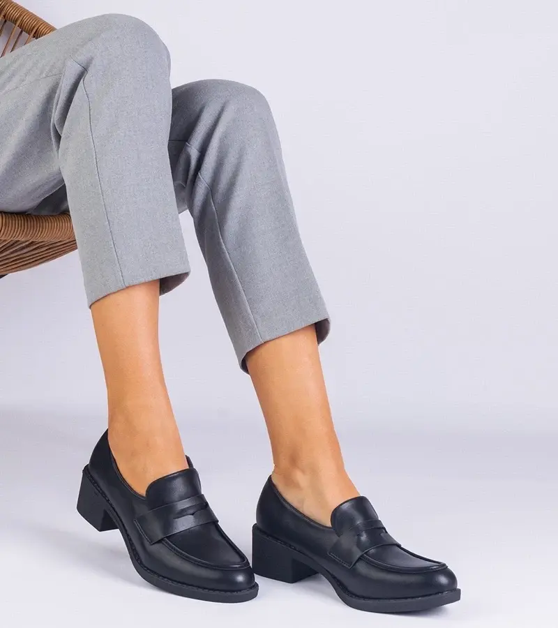 UR/CEO Black high heels Melody