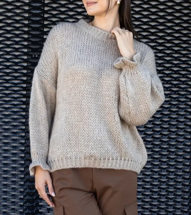 UR/CEO Bright beige asymmetrical sweater Castia