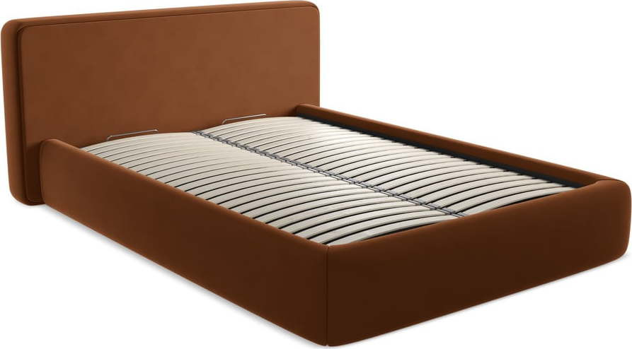 Čalouněná dvoulůžková postel v terakotové barvě s úložným prostorem s roštem 140x200 cm Kiana – Makamii